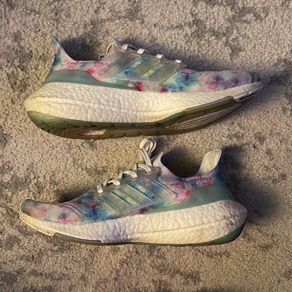 Size 11 - adidas UltraBoost 21 Tie-Dye 2021 - Picture 2 of 5